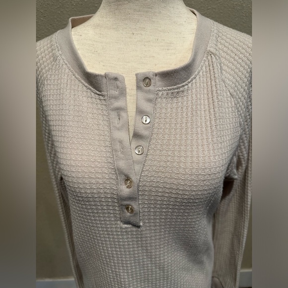 Thermal Henley top - Picture 3 of 3